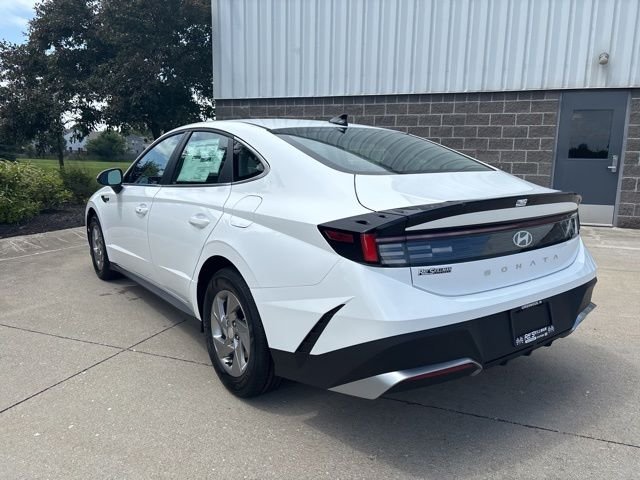 New 2026 Serenity White Hyundai SE image 8