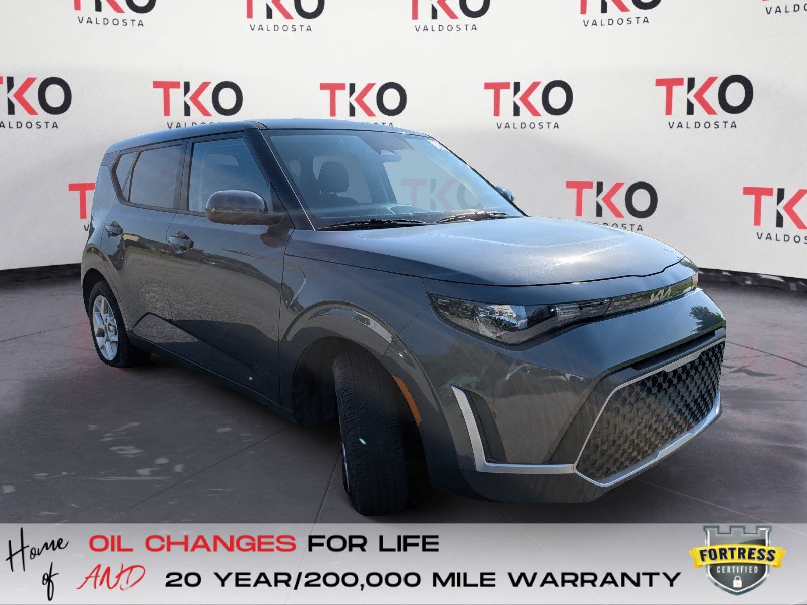 Used 2025  Kia LX image 1