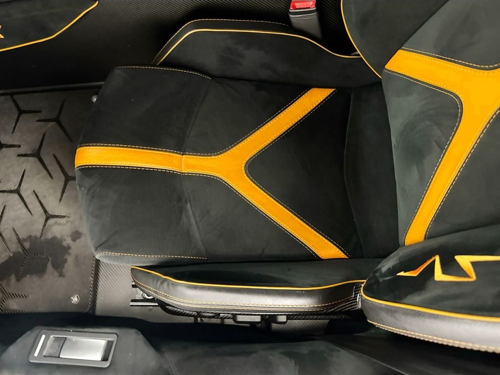 Used 2017  Lamborghini  image 20