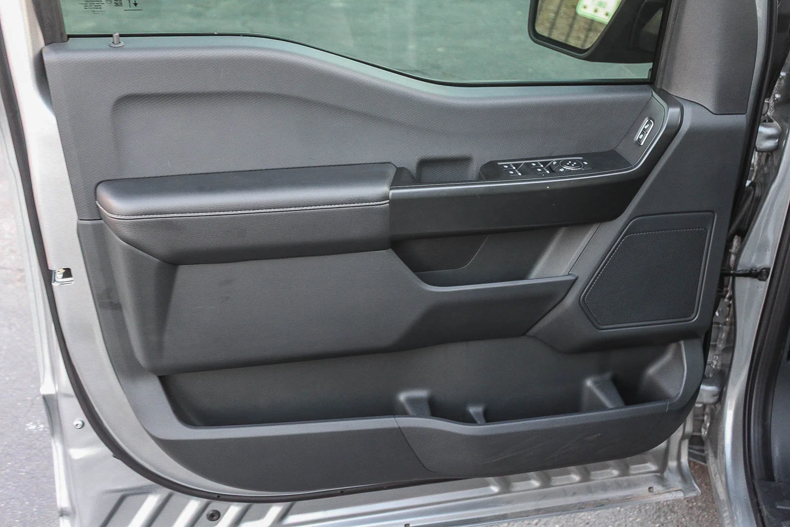 2025 Ford F-150 STX - Photo 22