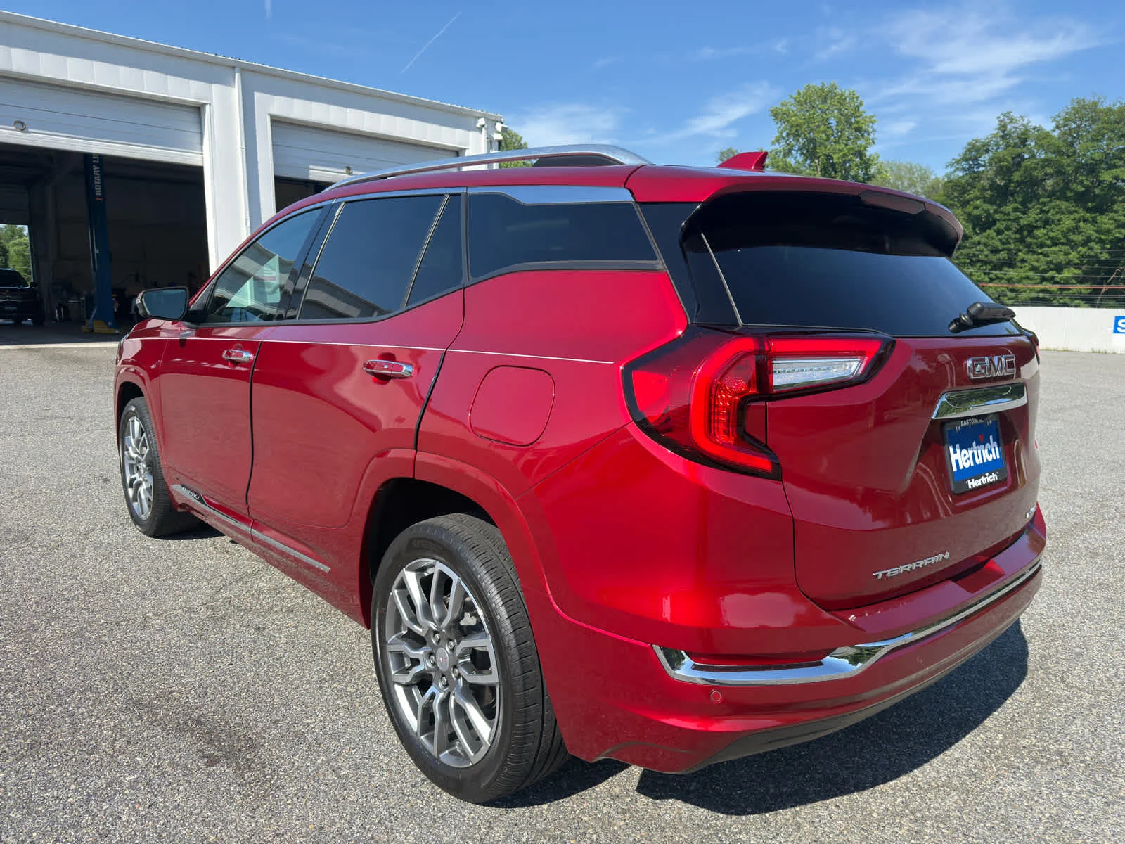 Used 2022 Cayenne Red Tintcoat GMC Denali image 3