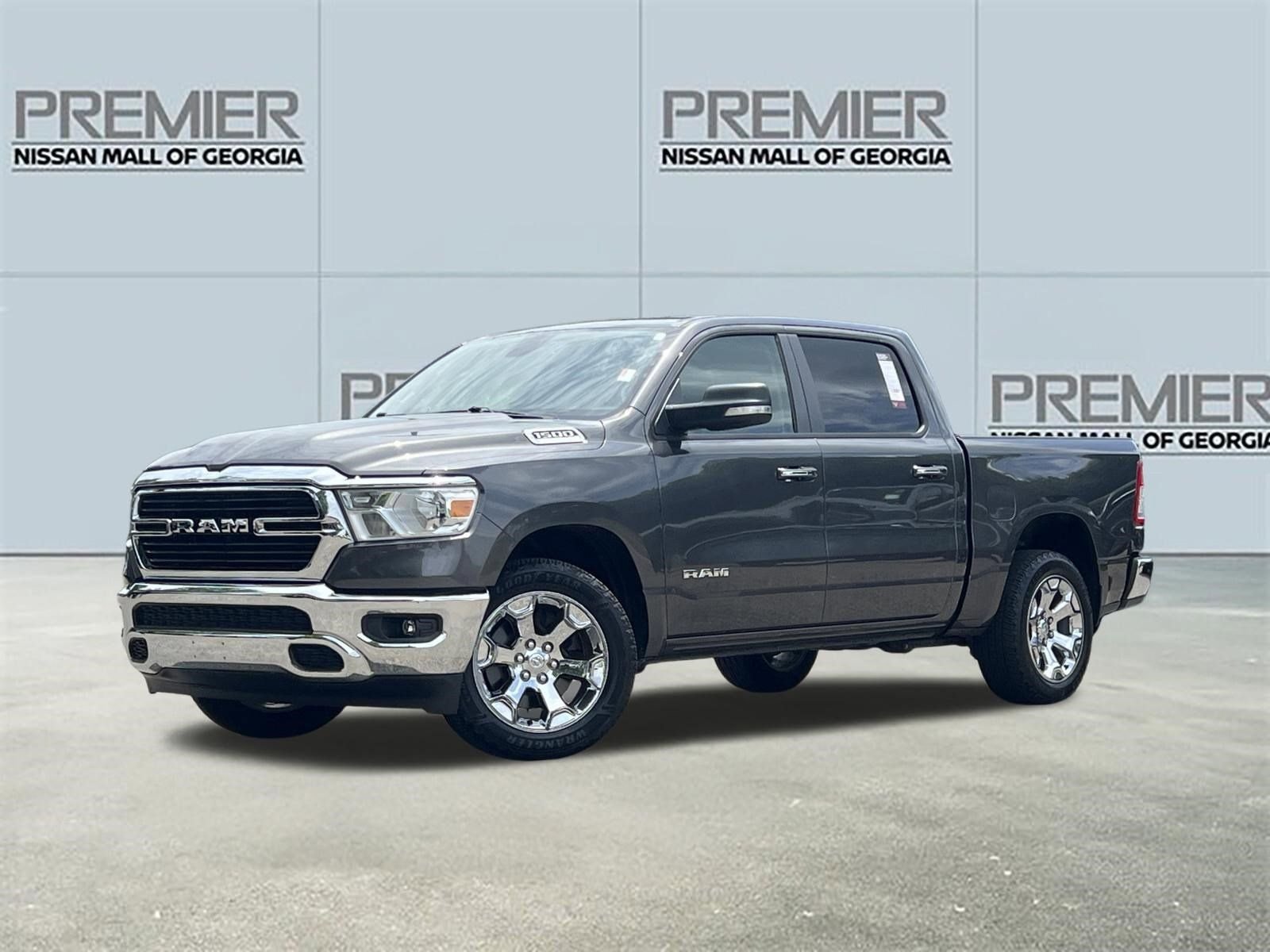 2020 RAM 1500 Big Horn/Lone Star 4x4 Crew Cab 5'7's photo