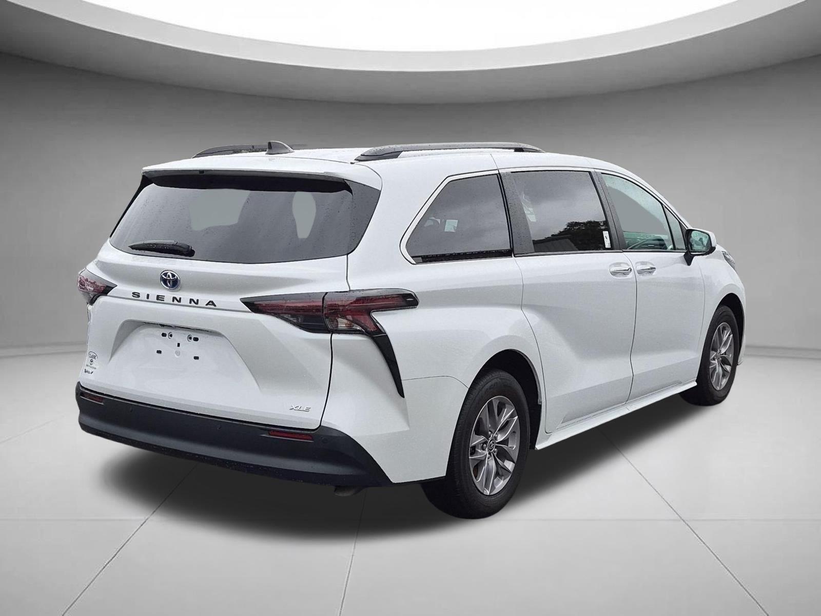 Used 2025 Wind Chill Pearl Toyota XLE image 5