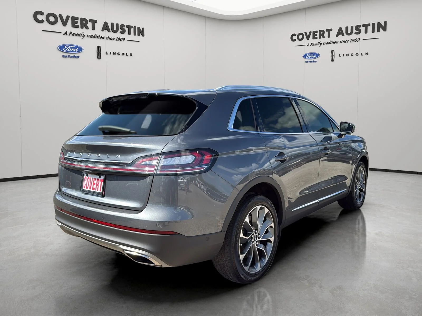 Used 2023 Gray Lincoln Reserve image 5