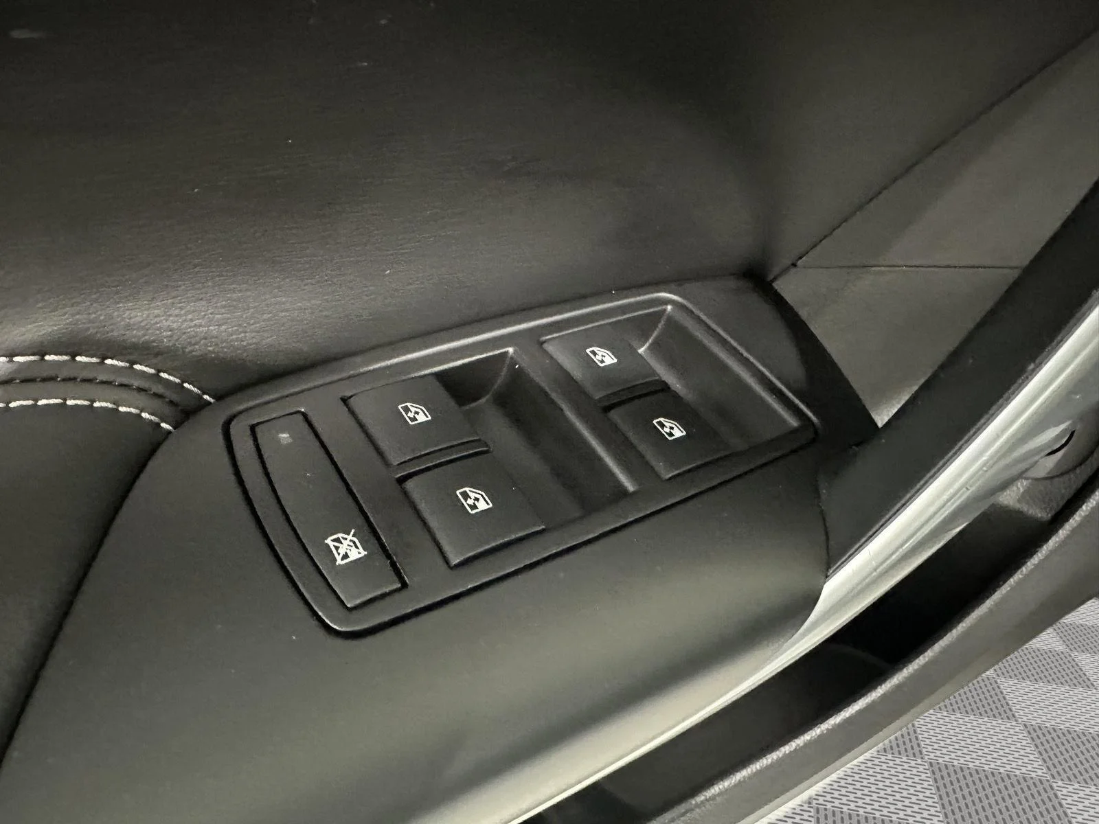 Used 2015 BLACK DIAMOND TRICOAT Buick GS image 20