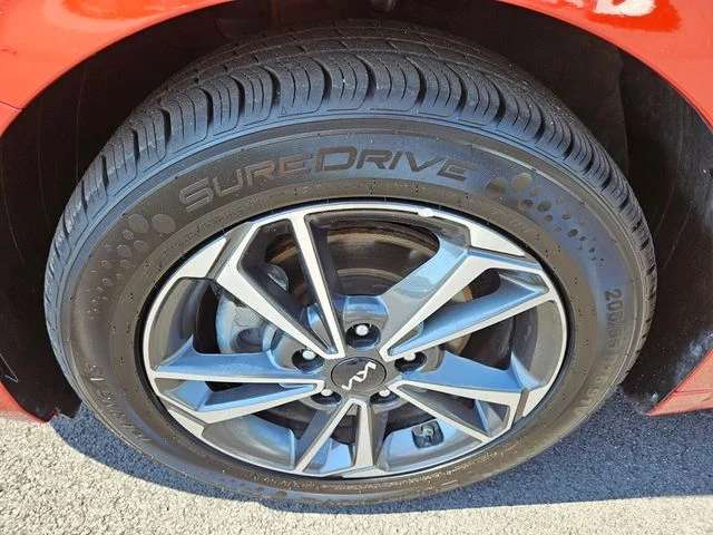 Used 2023 Red Kia LXS image 22