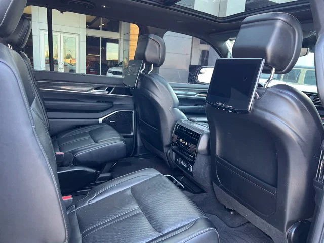 Used 2022 White Jeep Series II image 33