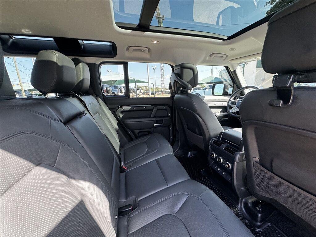 Used 2025 SANTORINI D110 P500 Land Rover X-Dynamic SE image 17