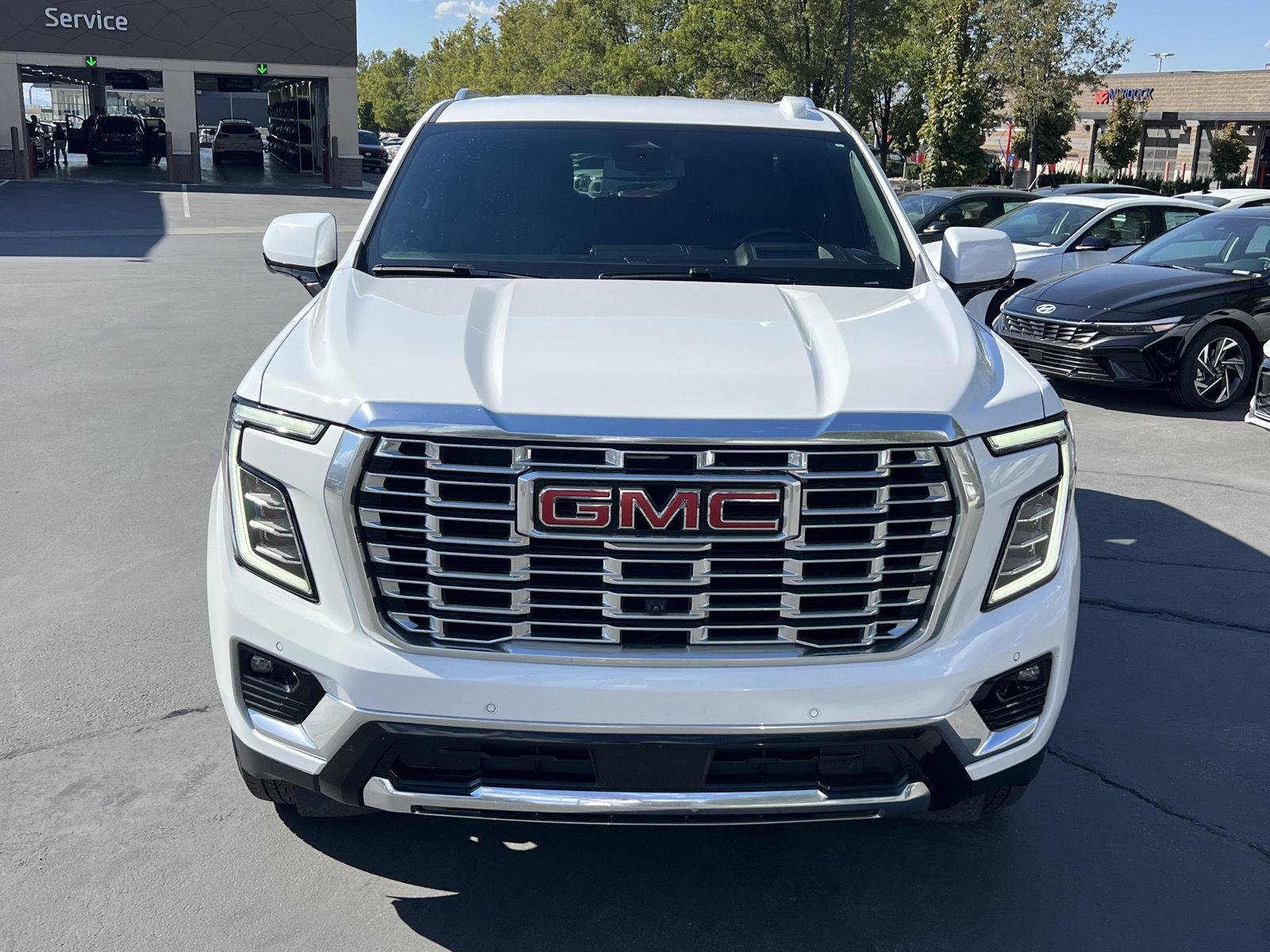 2025 GMC Yukon Denali - Photo 13