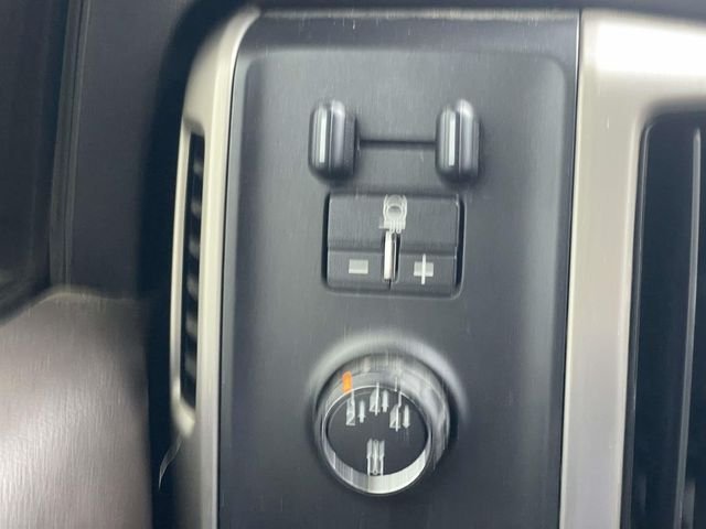 Used 2016 Silver GMC Denali image 22