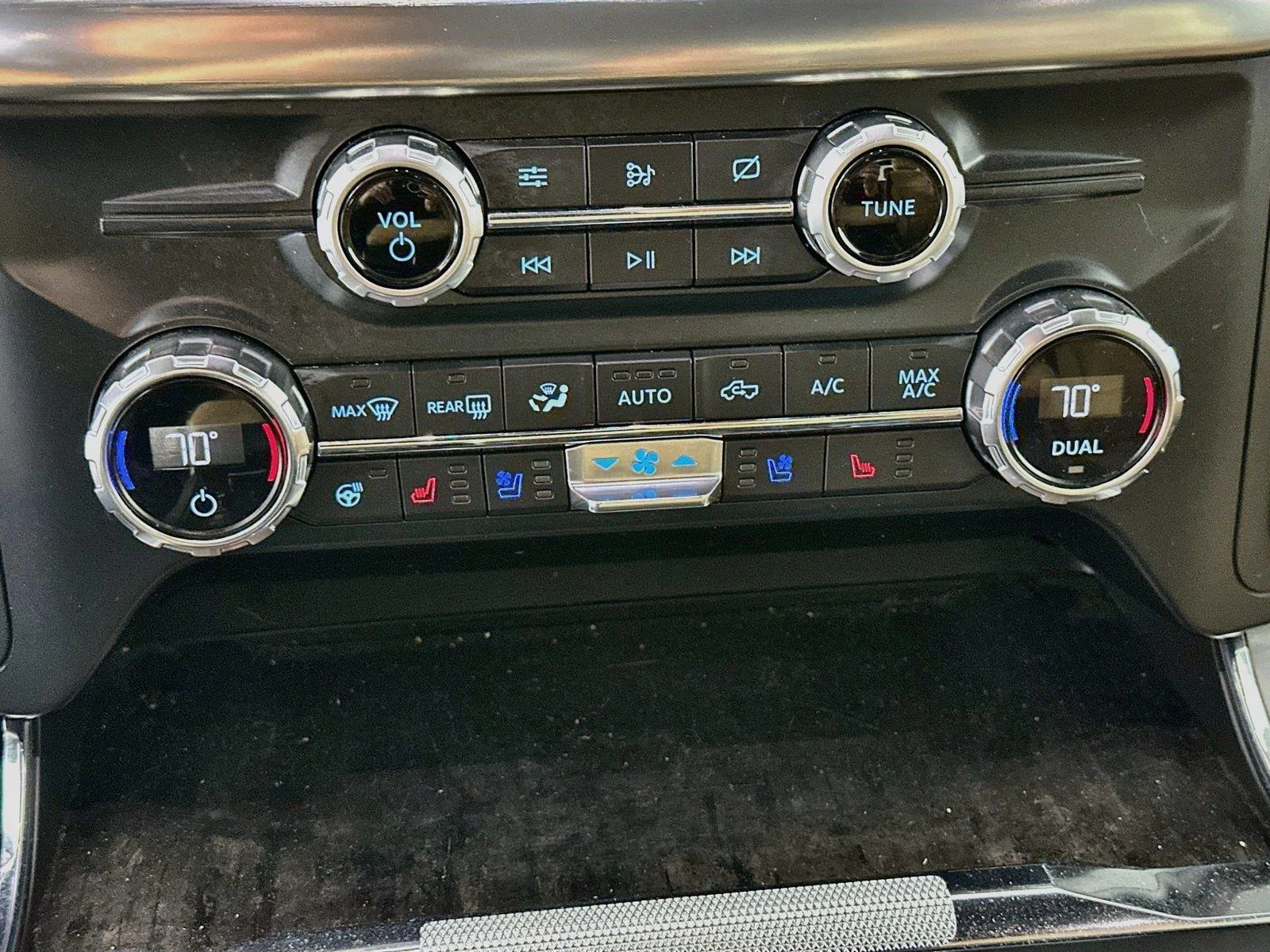 Used 2021 White Ford XL image 9