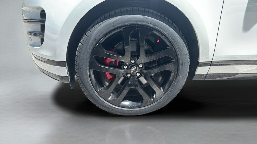 Used 2023  Land Rover R-Dynamic SE image 39