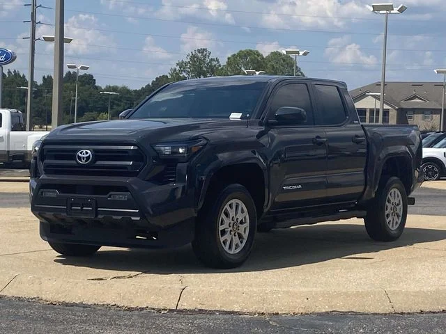 Used 2025  Toyota SR5 image 6
