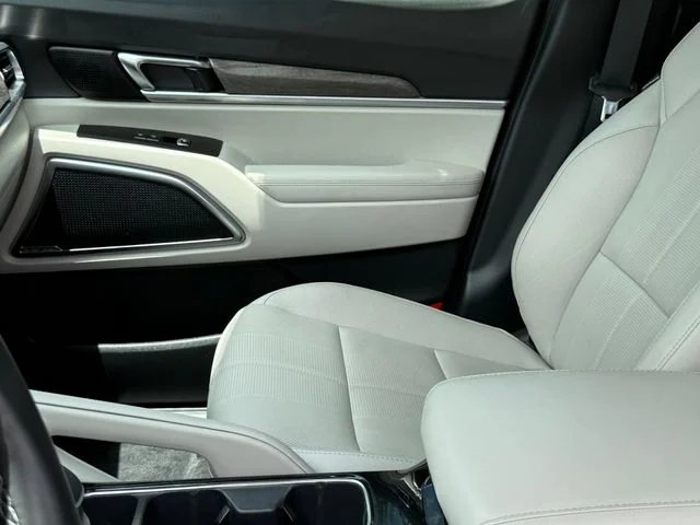 Used 2021 White Kia SX image 13