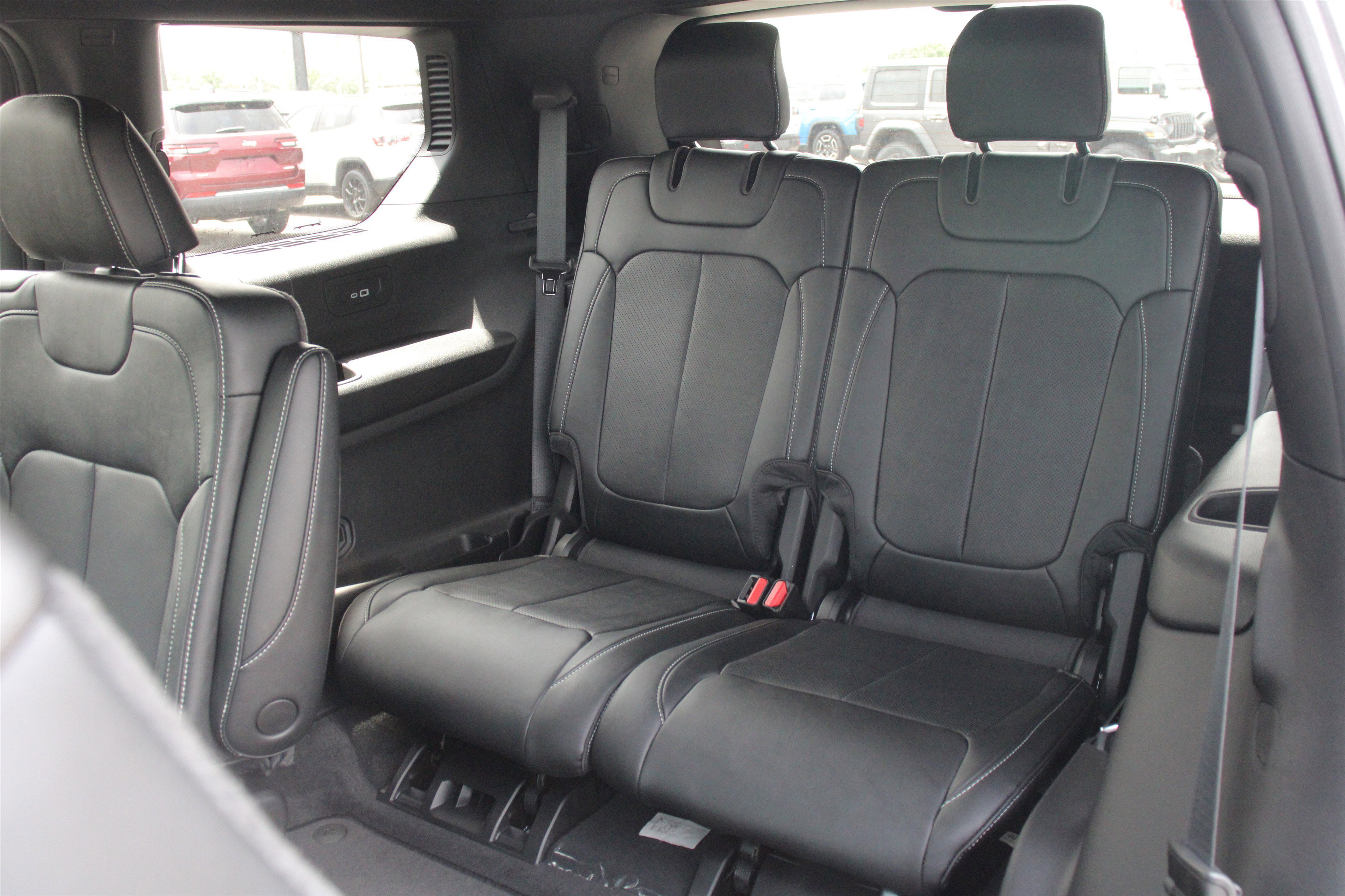 New 2026 Baltic Gray Metallic Clear-Coat Exterior Paint Jeep Limited Reserve image 26