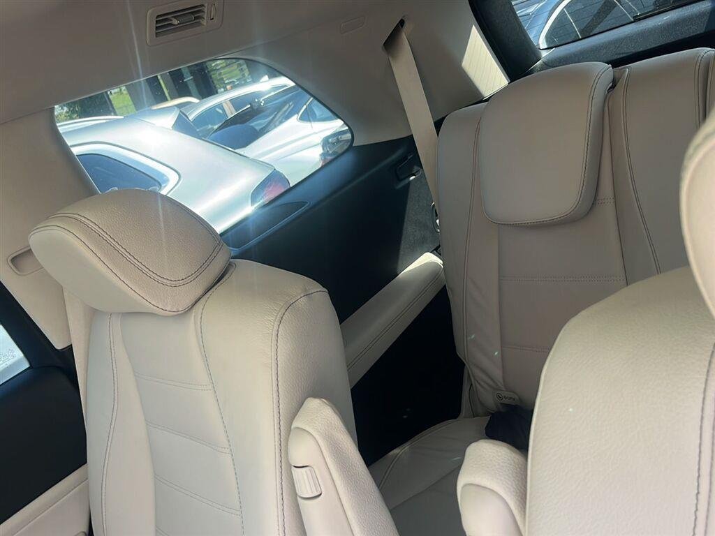 Certified Used 2025 MANUFAKTUR Moonlight White Metallic Mercedes-Benz GLS 450 image 13