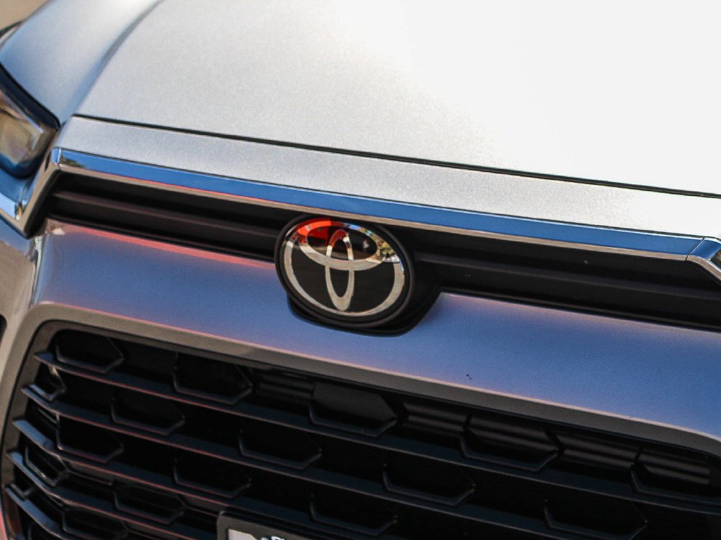 Used 2024 Silver Toyota XLE image 5