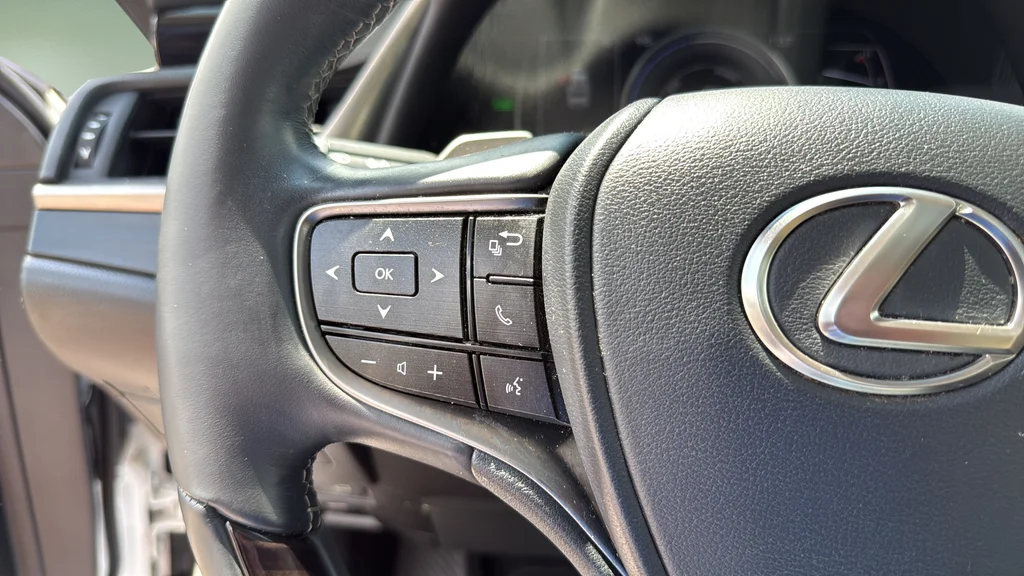 Certified Used 2020 White Lexus 300h image 23