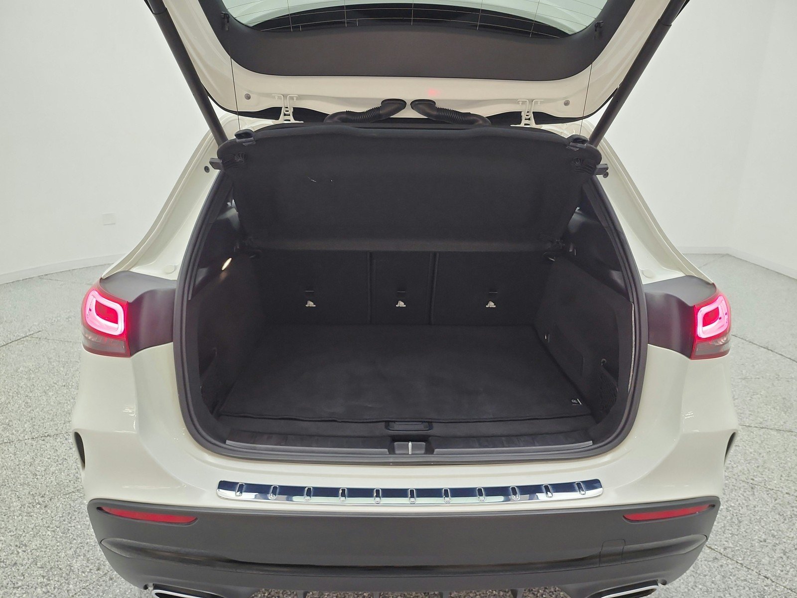 Used 2023 Polar White Mercedes-Benz GLA 250 SUV image 18