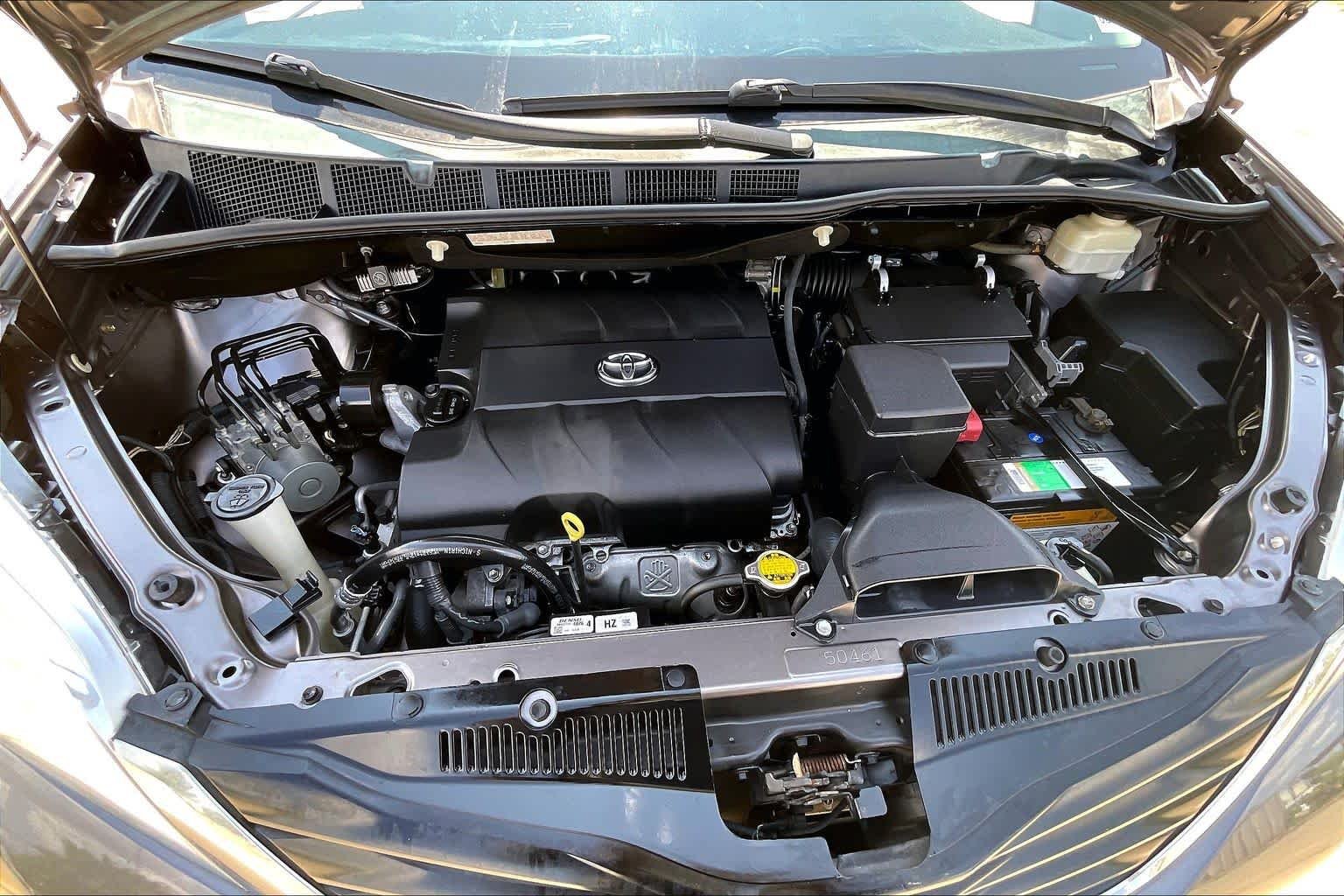 Used 2013 Predawn Gray Mica Toyota LE image 32