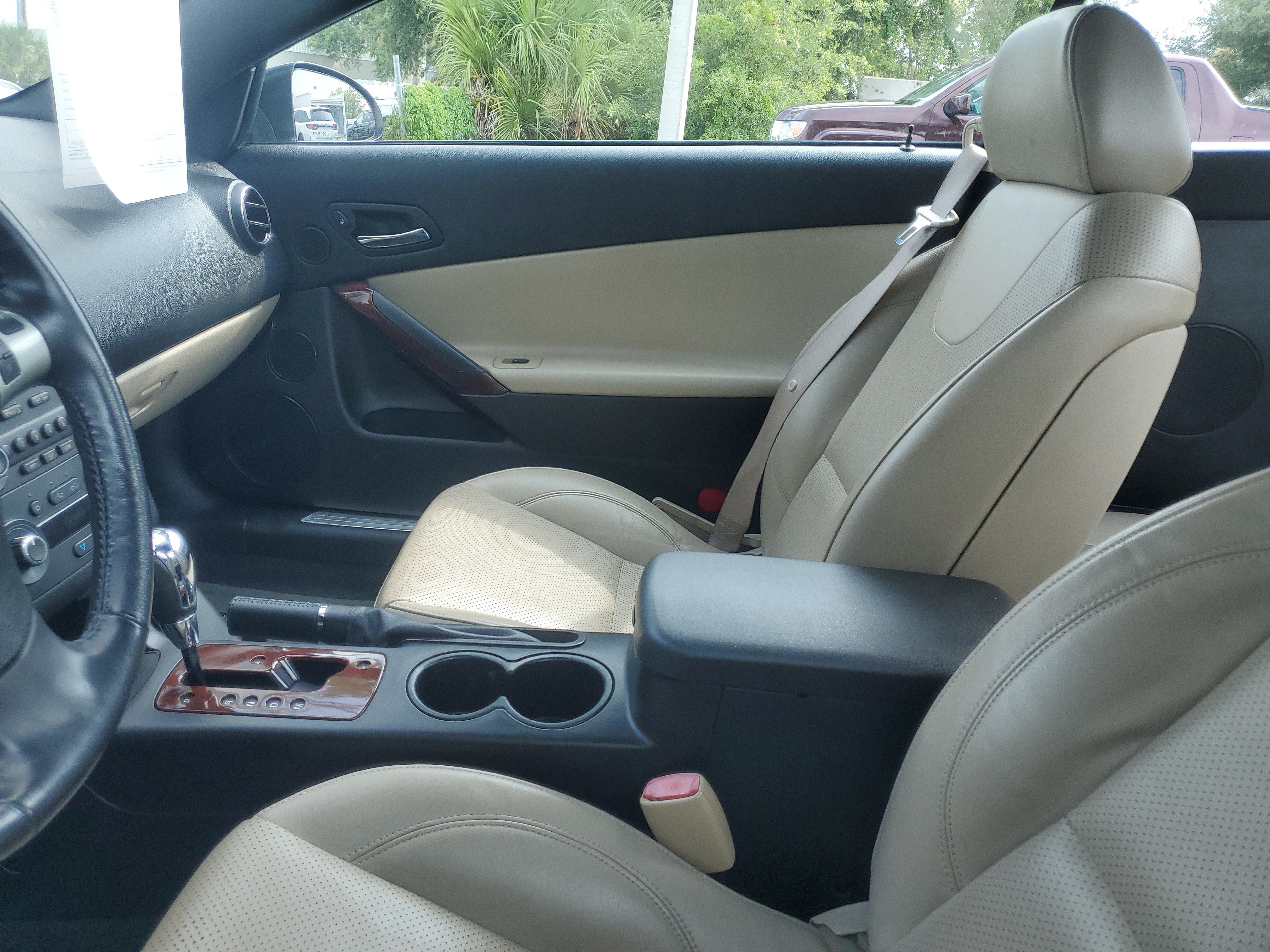 Used 2007 Ivory White Pontiac GT image 10