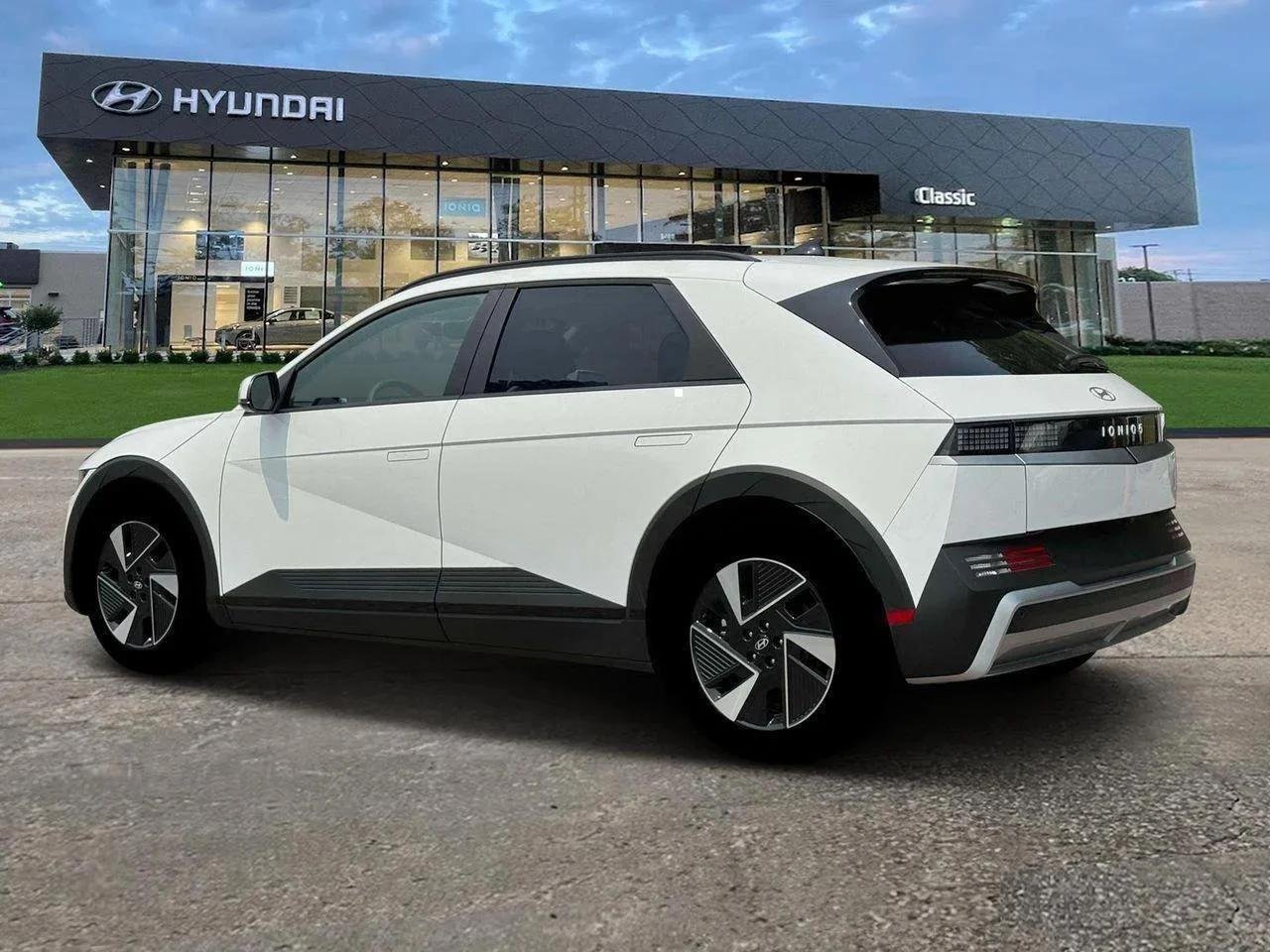 New 2025 Atlas White Hyundai SEL image 4