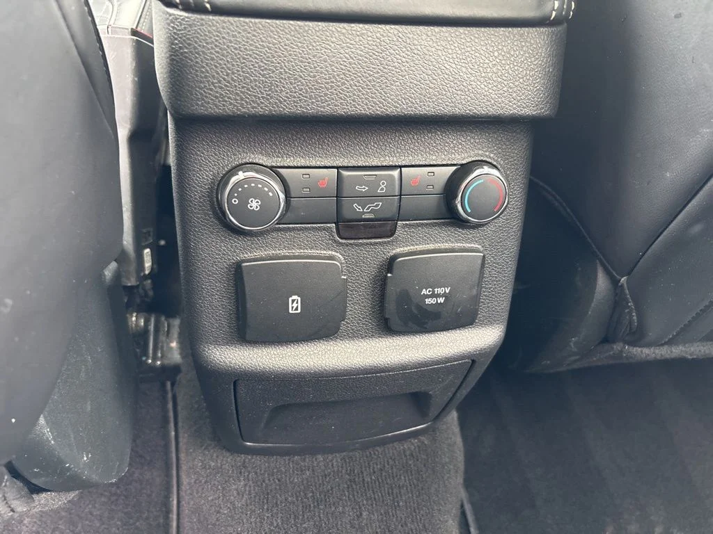 Used 2019  Ford Platinum image 29