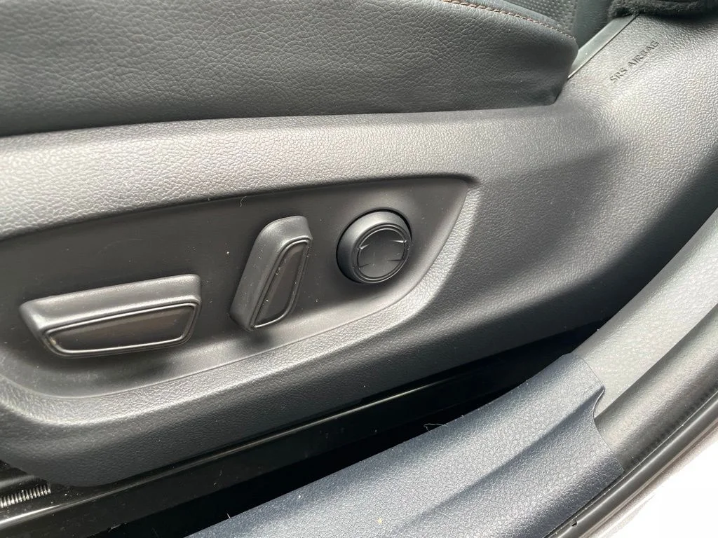 2020 Toyota Camry XLE - Photo 11