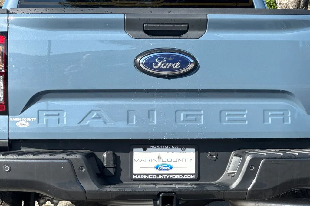 New 2025 Azure Gray Metallic Ford XLT image 25