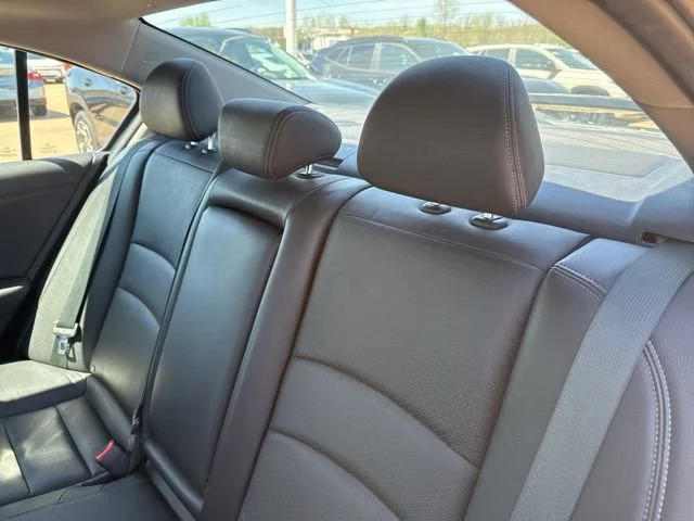 Used 2016 Black Honda EX-L image 38