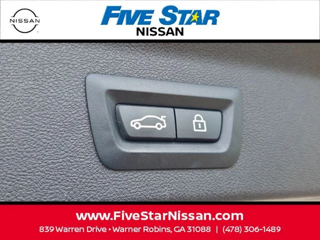 Used 2019 Silver BMW xDrive30i image 14