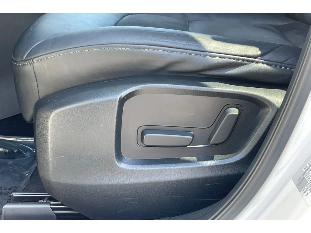 Used 2021 Snowflake White Pearl Mica Mazda Touring image 14