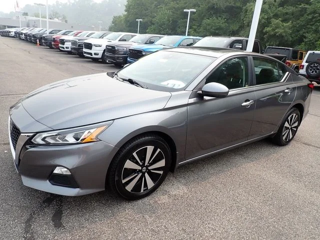 Used 2021 Gray Nissan 2.5 SV image 2