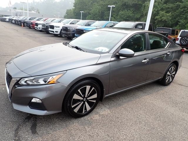 Used 2021 Gray Nissan 2.5 SV image 2