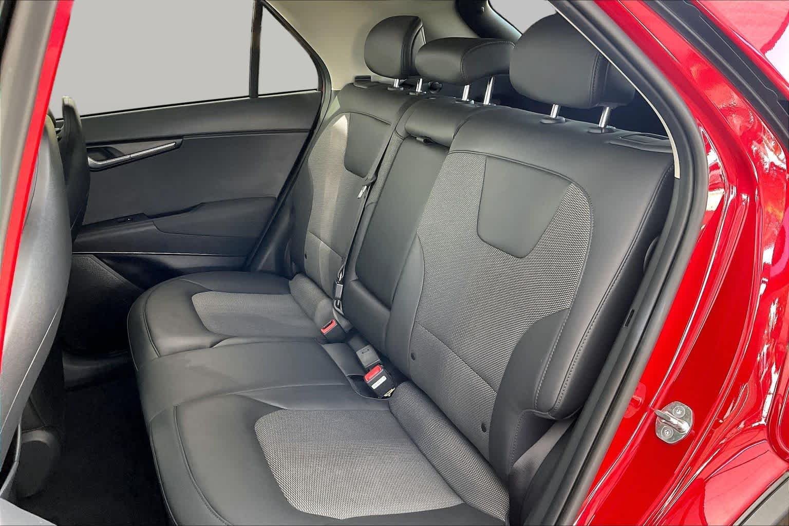 Used 2023 Runway Red Kia Wind image 20