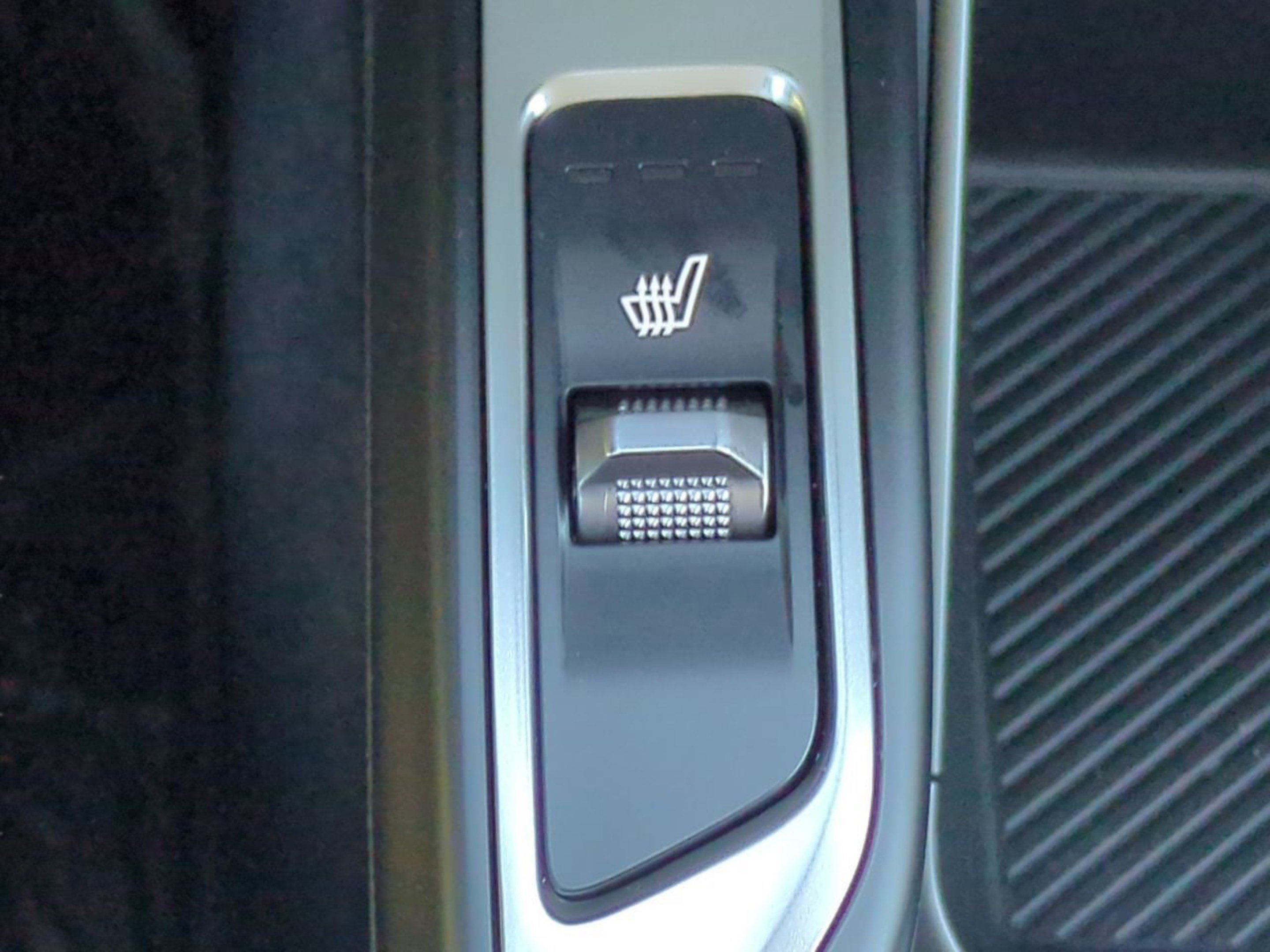 Certified Used 2025 Everlasting Silver Kia S image 23