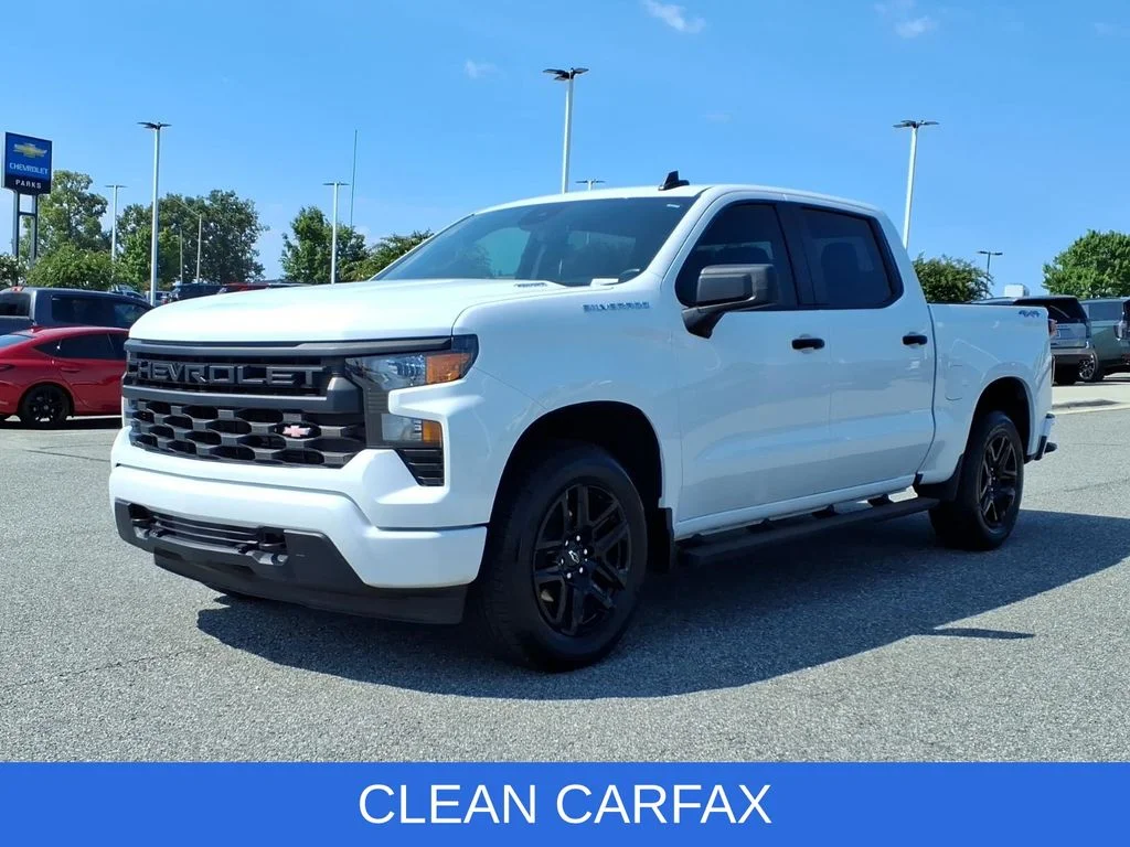 Used 2025 White Chevrolet Custom image 3