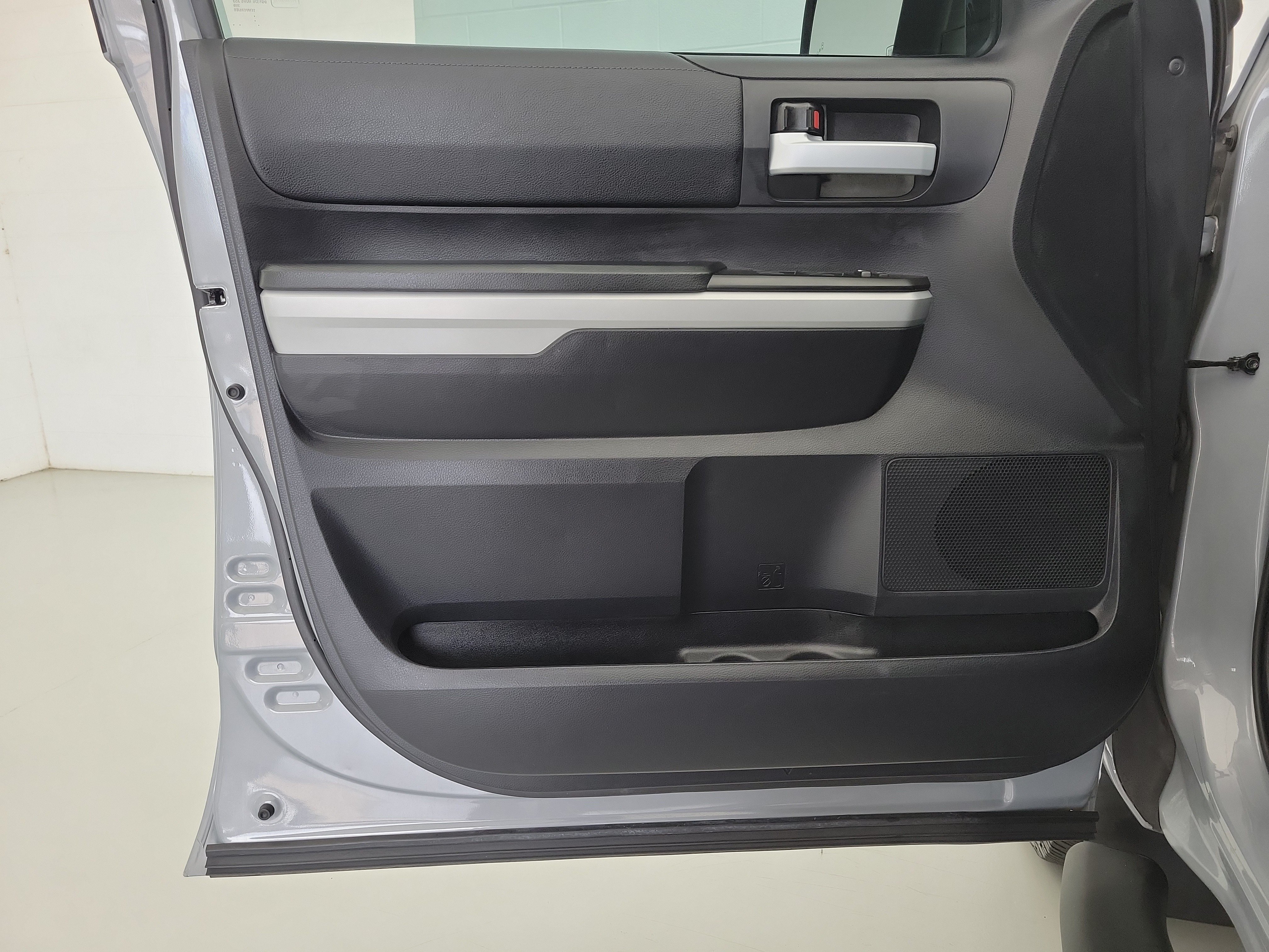 Used 2021 Cement Toyota SR5 image 18