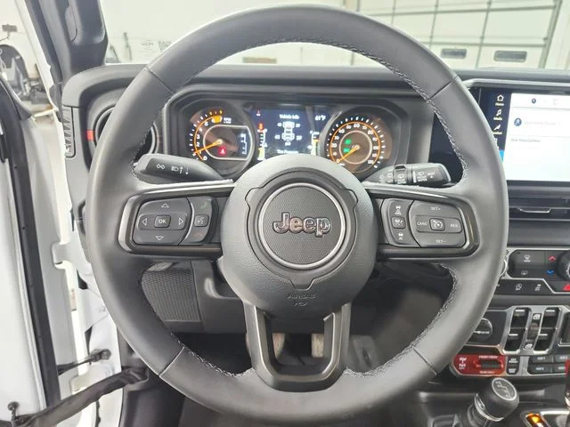 Used 2025 White/off-white Jeep Rubicon image 21