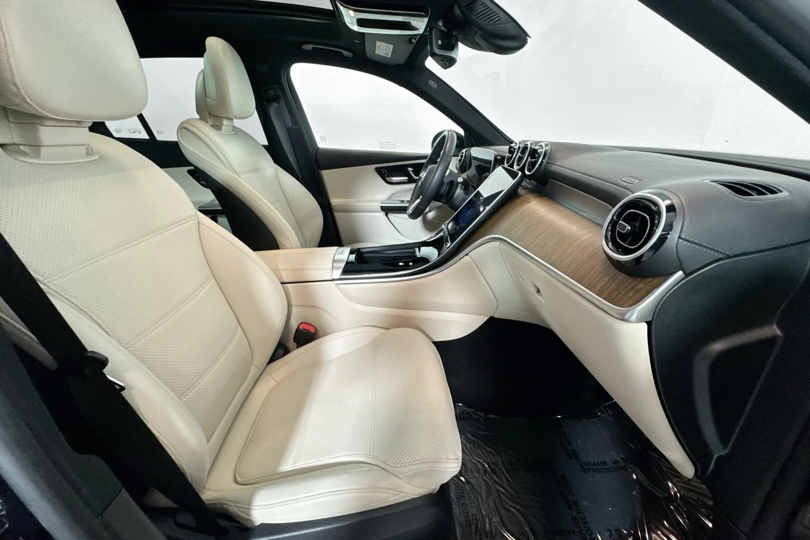 Used 2024 Black Mercedes-Benz GLC 300 image 27