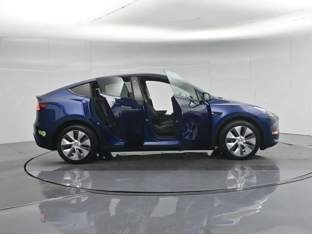 Used 2023 Blue Tesla Long Range image 3