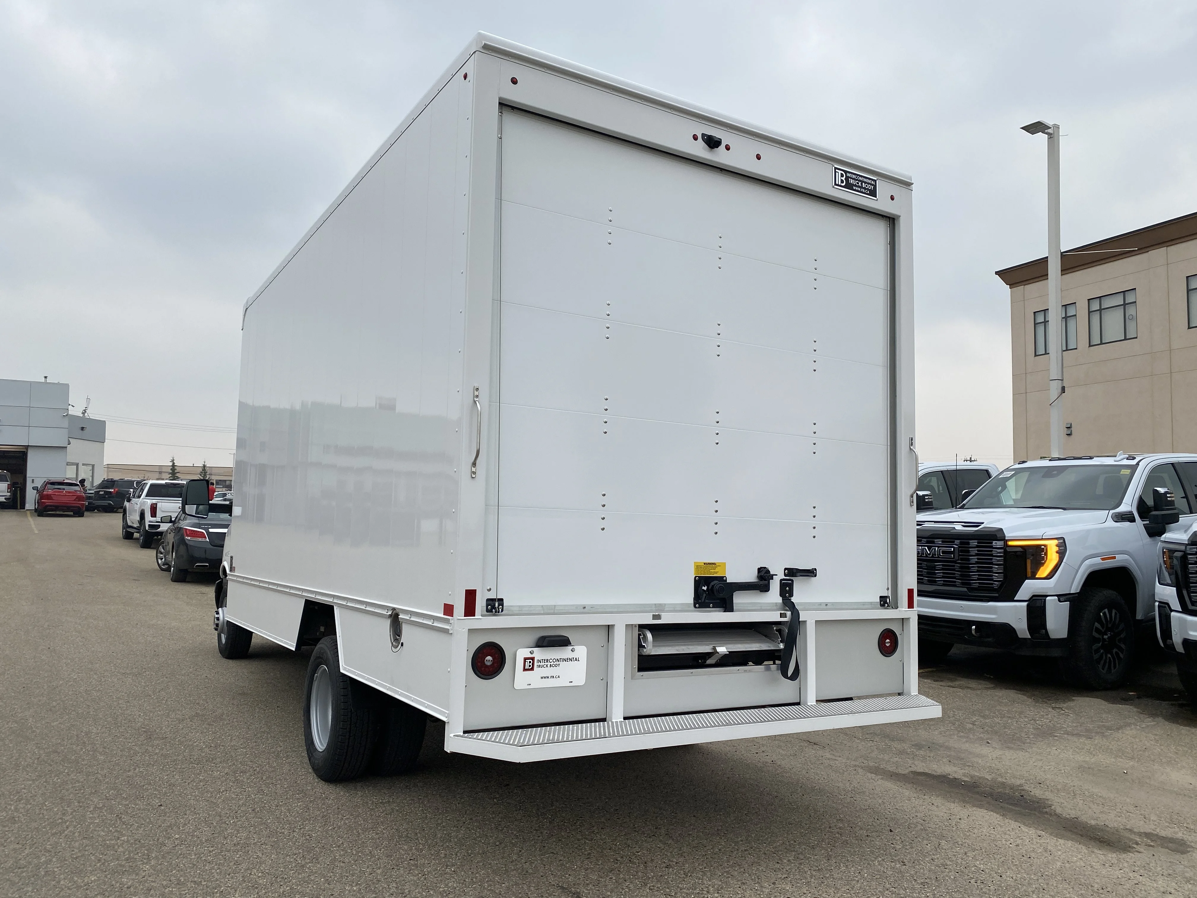 New 2026 Summit White GMC 4500 Van 177 image 4