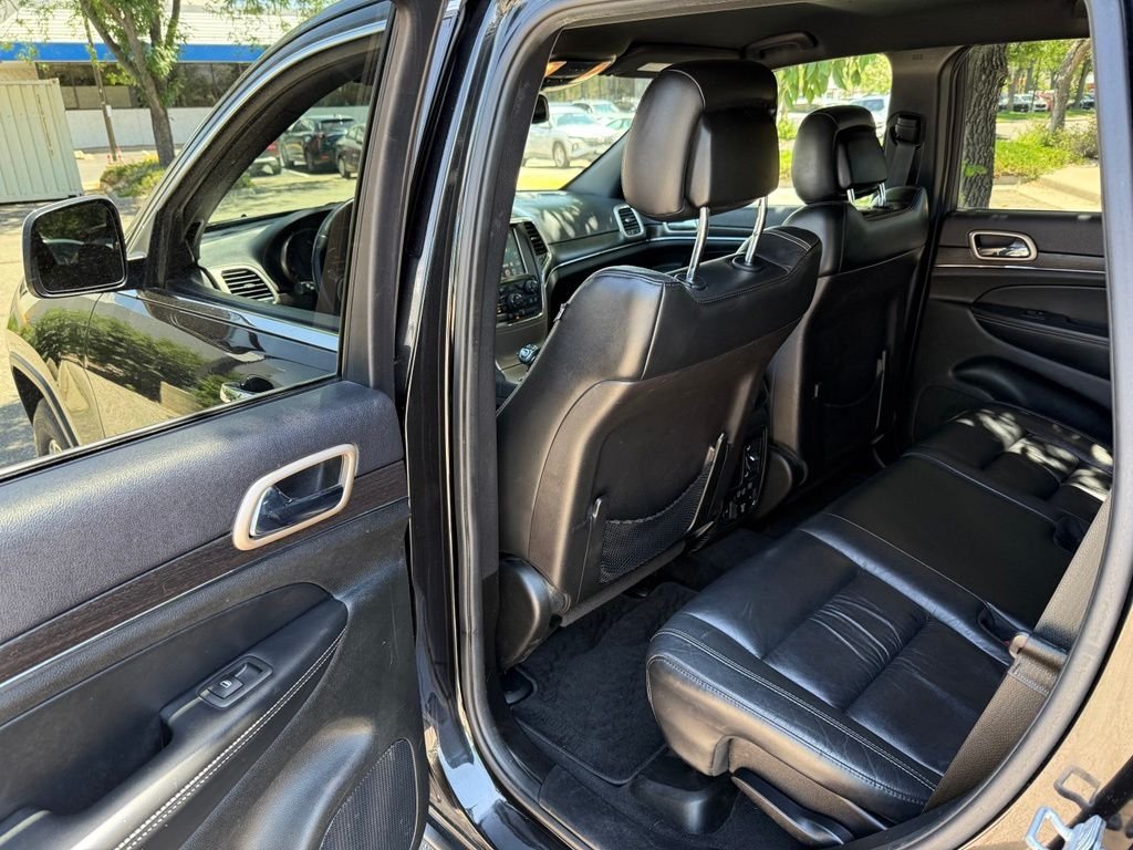 Used 2014 Brilliant Black Crystal Pearlcoat Jeep Limited image 13