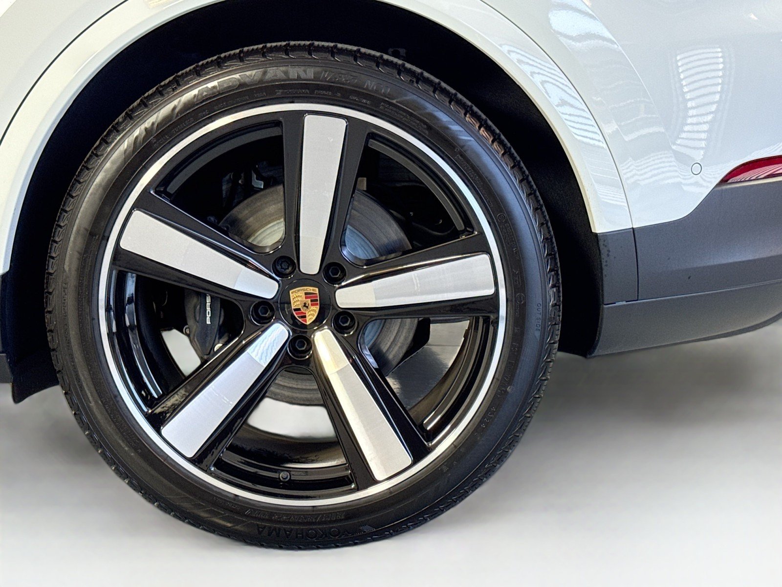 New 2025 White Porsche E-Hybrid image 23