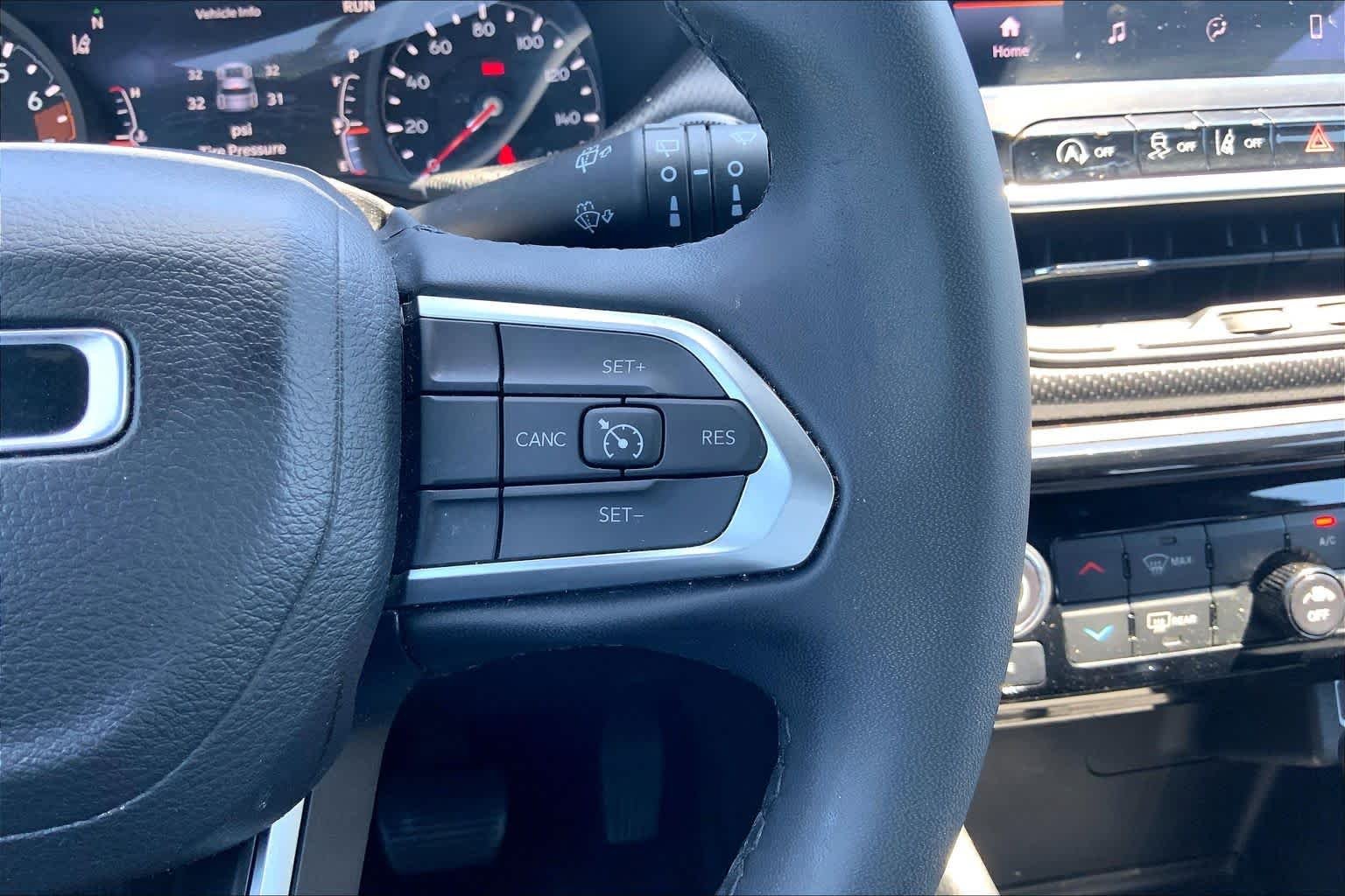 Used 2023 Granite Crystal Metallic Clearcoat Jeep Altitude image 24