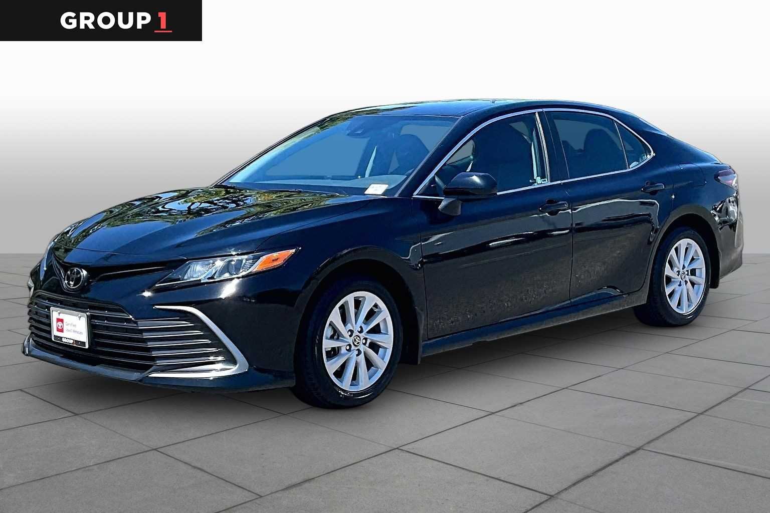 2022 Toyota Camry LE's photo