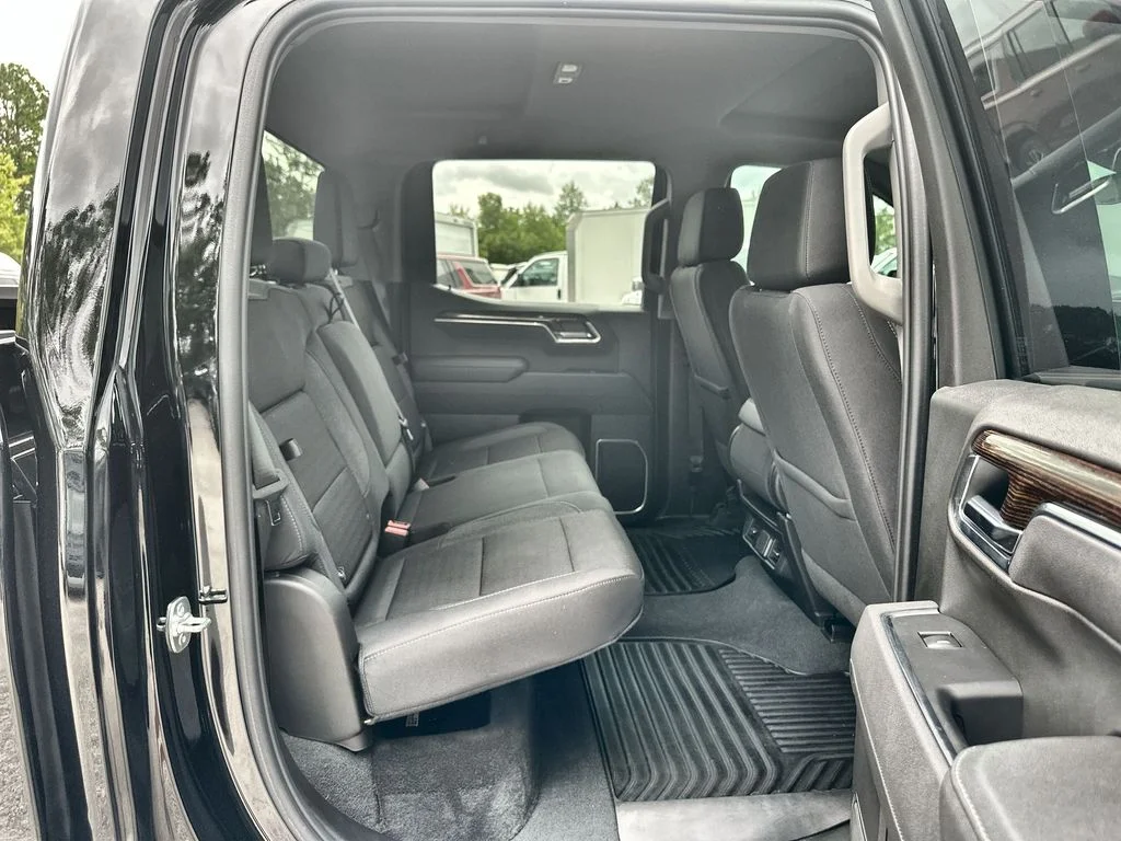 Certified Used 2025 Onyx Black GMC Elevation image 27