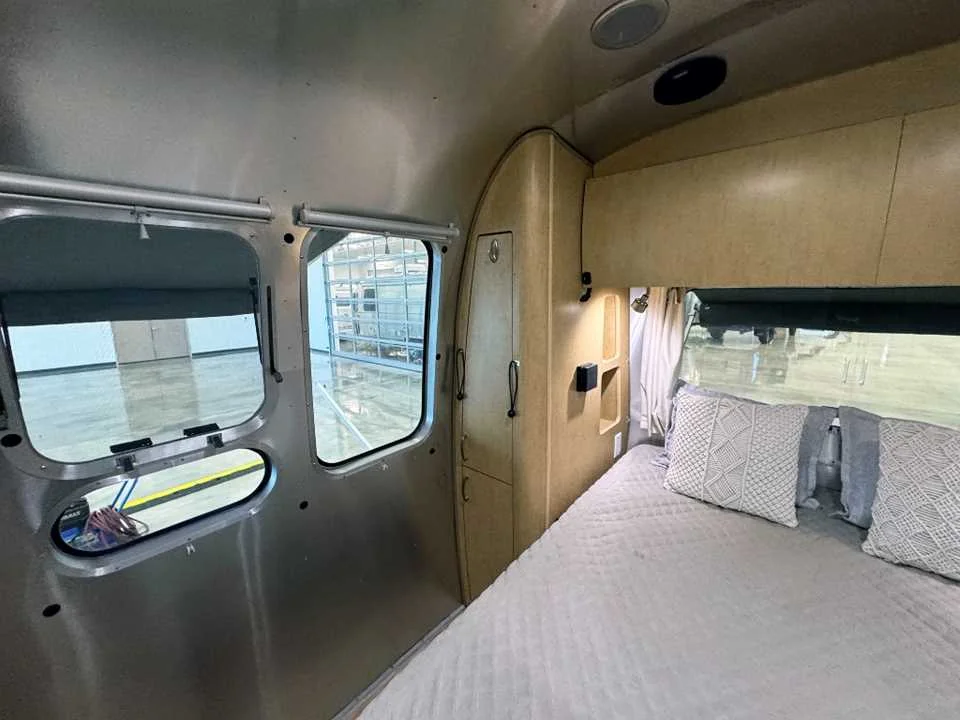 Used 2015  AIRSTREAM  image 20