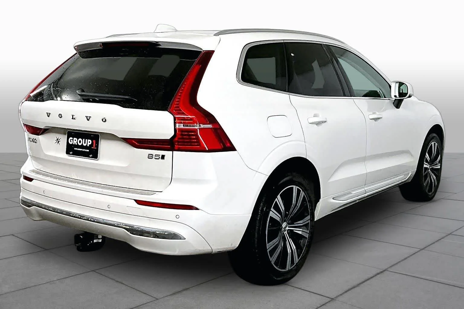 Used 2022 Crystal White Metallic Volvo Inscription image 13