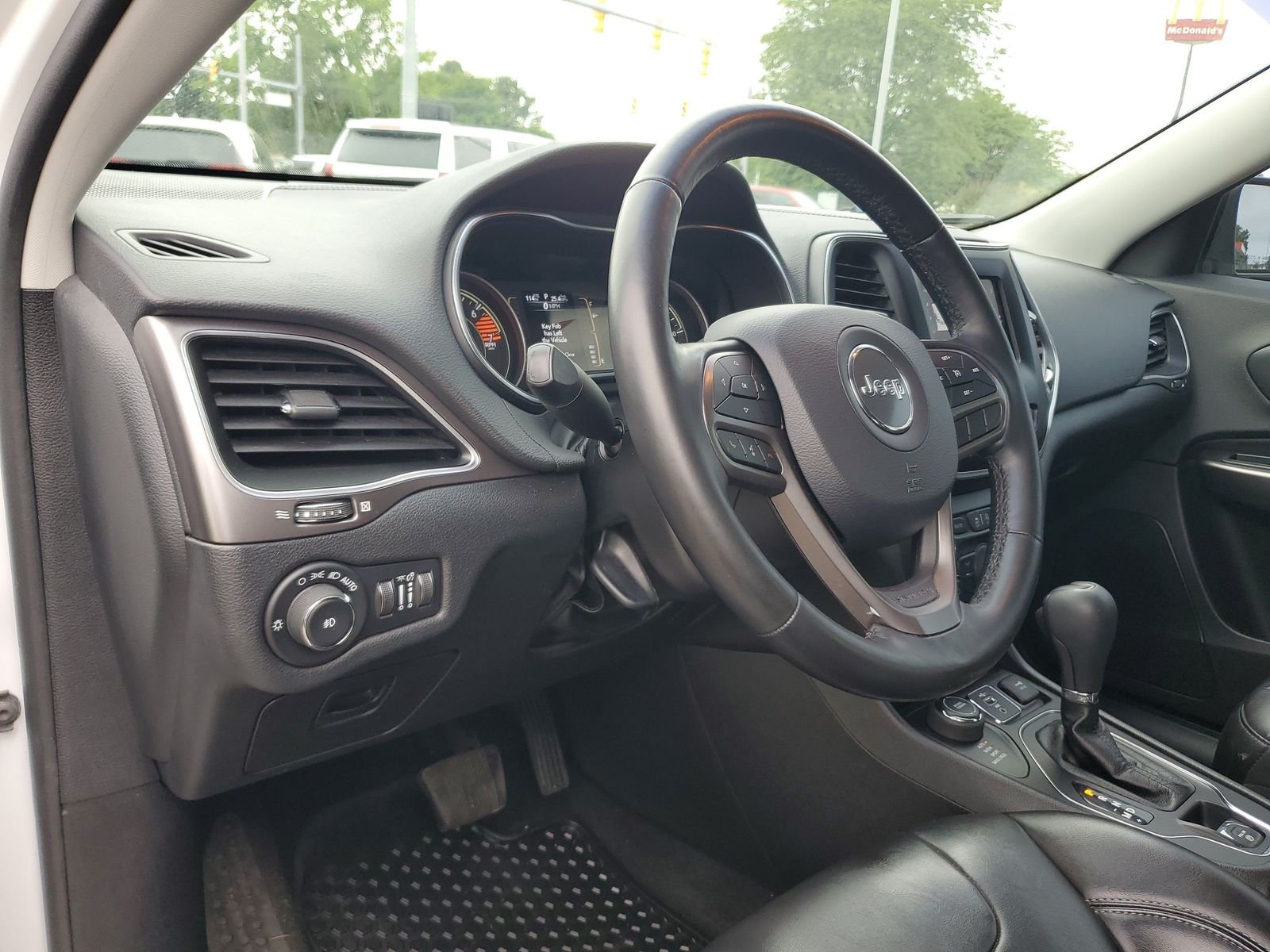 Used 2020 White Jeep Latitude Plus image 16